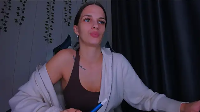 KarlaSim Adlı Modelin Canlı XXX Sohbeti
