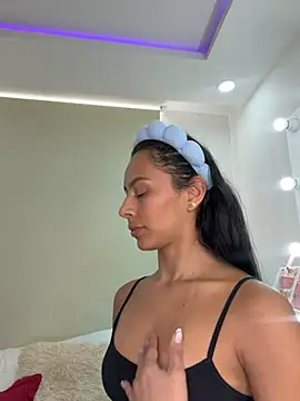 Онлайн чат XXX karlyn_angels