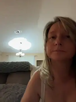 Vivian_MayXxX Show in webcam