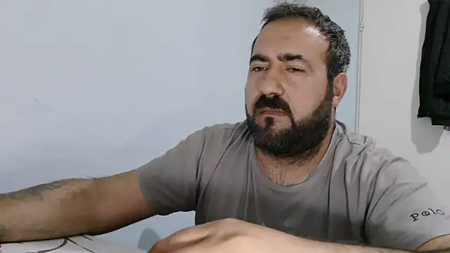 -dark-look- Webcam-Show