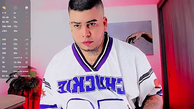 Thomas_chubbyxhot Show in webcam