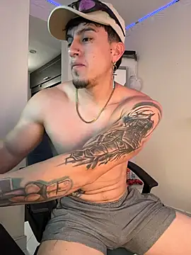 הופעת וובקאם של strongboy_