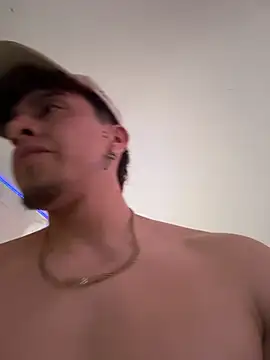 Pokazy przed kamerką – strongboy_