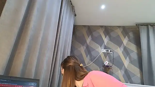Monica_brunetteTeddyn Webbikameraesitys