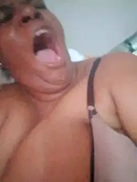 XXX chat uživo modela bigtitssxx