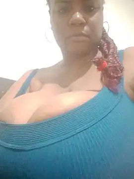 bigtitssxx Chat XXX in diretta