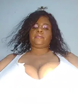 Chat +18 de bigtitssxx ao vivo