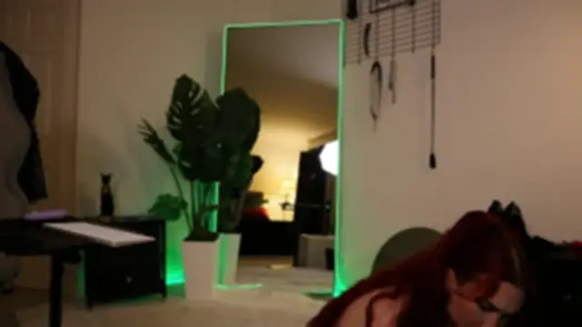 Lady_RedAlexa_RA Live Chatraum