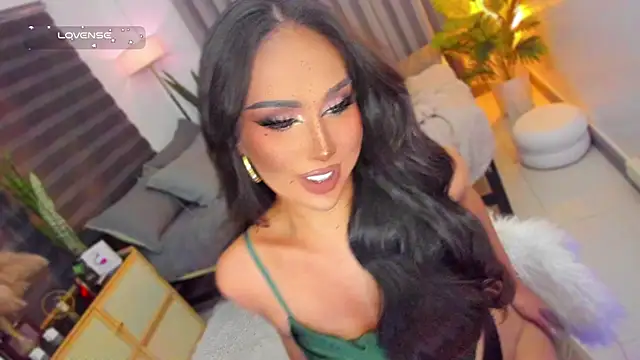 UrSluttyGoddess Show Webcam