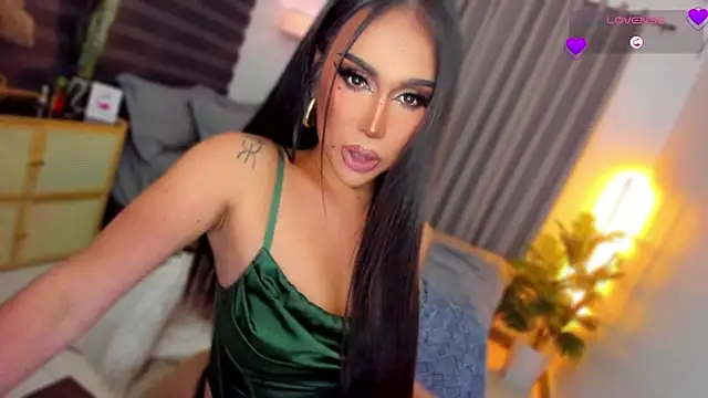 UrSluttyGoddess webcam show