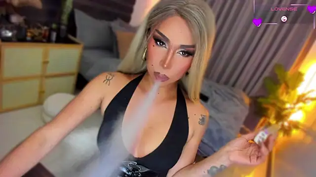 UrSluttyGoddess' Webcam Show