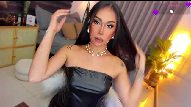 UrSluttyGoddess Show Webcam
