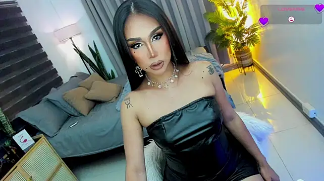Pokazy przed kamerką – UrSluttyGoddess