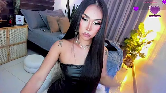 UrSluttyGoddess Show Webcam