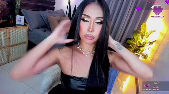 UrSluttyGoddess Adlı Modelin Web Kamerası Şovu