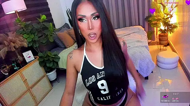 UrSluttyGoddess Webcam Show