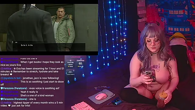 evamila: διαδικτυακό σόου στην κάμερα