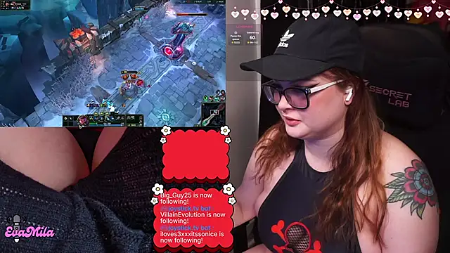 evamila: διαδικτυακό σόου στην κάμερα