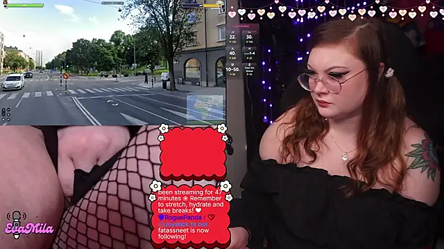 evamila: διαδικτυακό σόου στην κάμερα