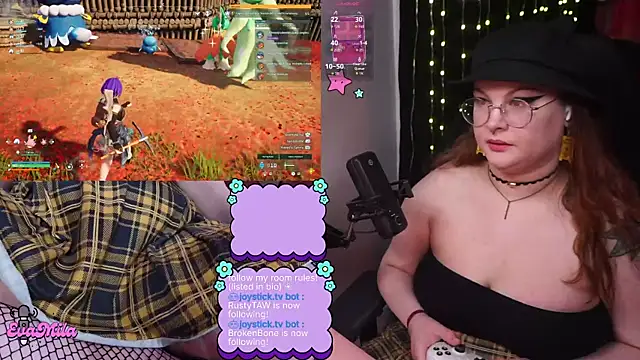 evamila: διαδικτυακό σόου στην κάμερα