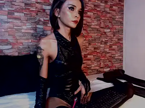PHLauraLove Show in webcam