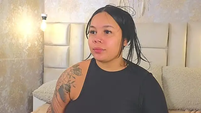 EmilyQueen3x's Webcam Show