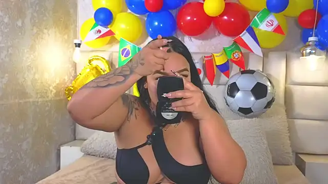 EmilyQueen3x 网络视讯表演