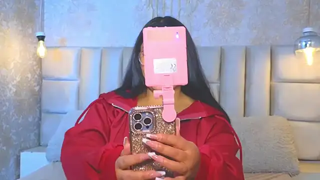 EmilyQueen3x's Webcam Show