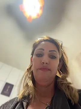 RAIRAsexy Adlı Modelin Canlı XXX Sohbeti