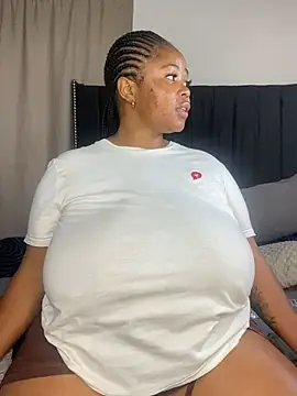 LunaCovenn Show in webcam