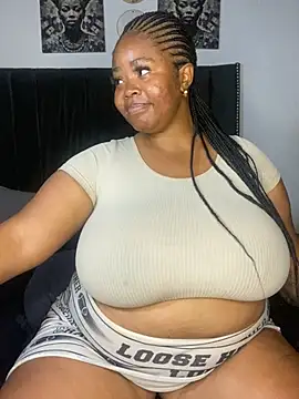 LunaCovenn Show in webcam
