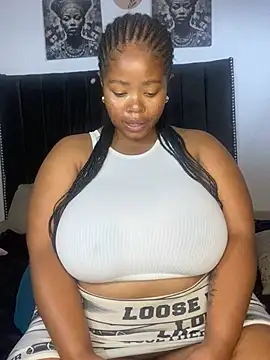 LunaCovenn Show in webcam