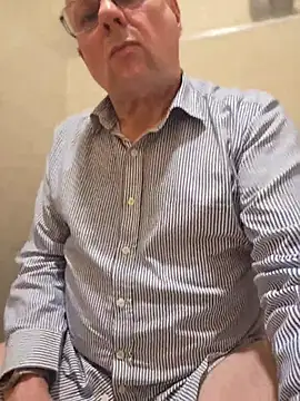הופעת וובקאם של DaddyCumBumZA