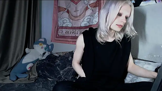 Show modela Alien_Bella na web-kameri