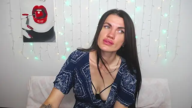 MilaLoona 现场XXX聊天