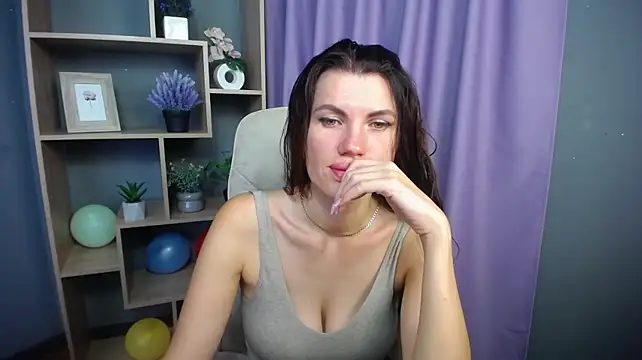 MilaLoona Chat XXX live