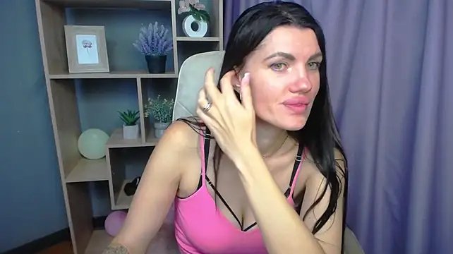 MilaLoona Adlı Modelin Canlı XXX Sohbeti