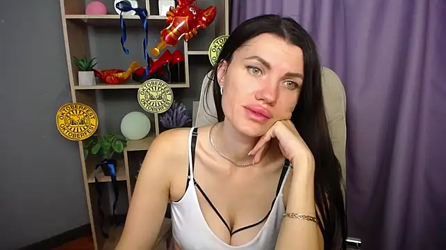 צ'אט XXX בשידור חי של MilaLoona