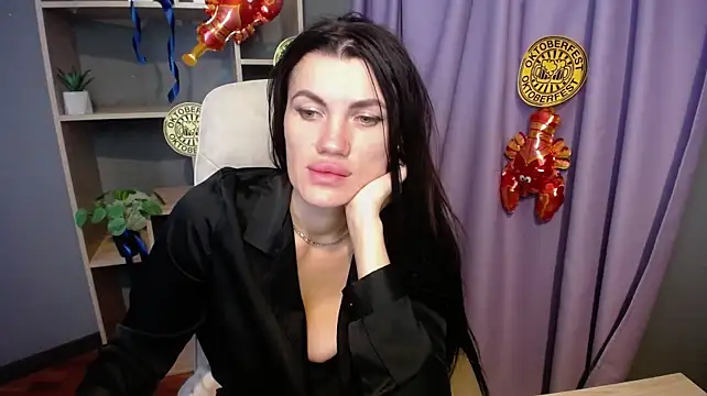 MilaLoona Chat XXX in diretta