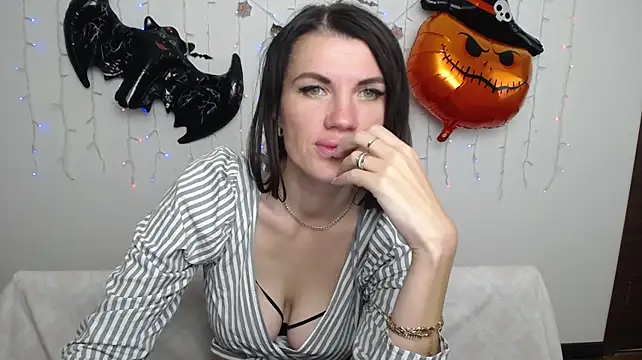 Chat +18 de MilaLoona ao vivo