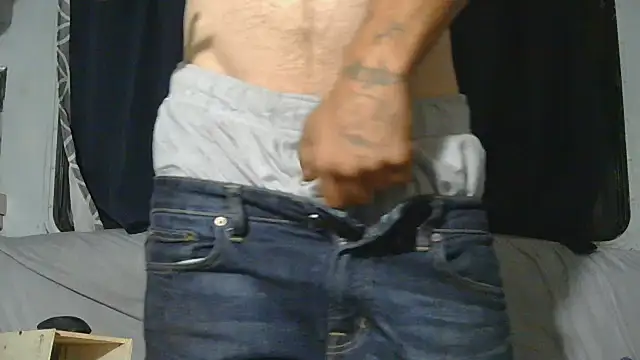 Show modela STIFFY-WOOD na web-kameri