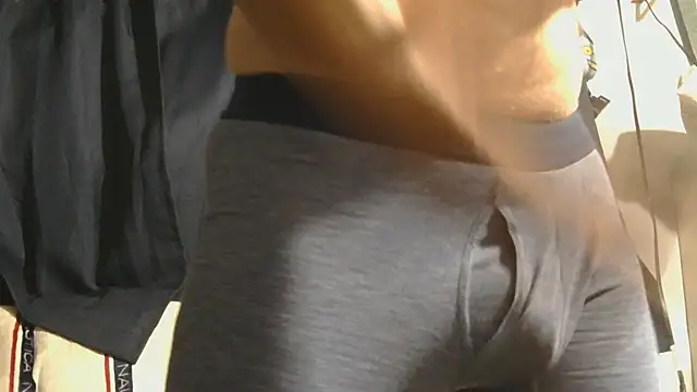 Show modela STIFFY-WOOD na web-kameri