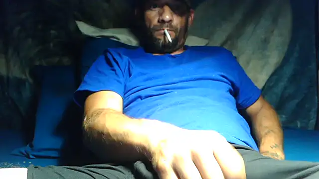 MR_DIRTY_DEEDSZn Webbikameraesitys
