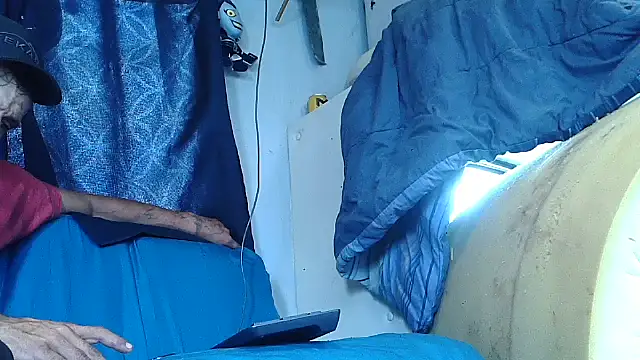 MR_DIRTY_DEEDSZ: διαδικτυακό σόου στην κάμερα