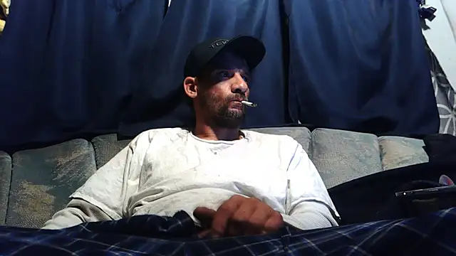 הופעת וובקאם של MR_DIRTY_DEEDSZ