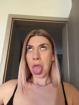הופעת וובקאם של clara_k