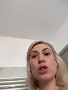 clara_kn Webbikameraesitys