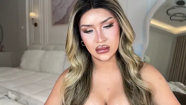 Your_Majesty_Tyra Show in webcam