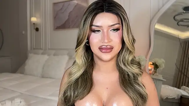 הופעת וובקאם של Your_Majesty_Tyra