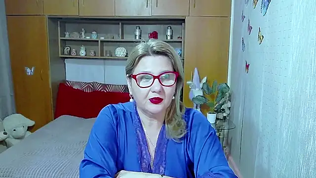 LucilleFenlys' Live Chat Room